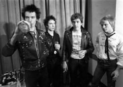 Глен Мэтлок из Sex Pistols переписал текст песни «God Save the Queen» к коронации Карла III | BURO.